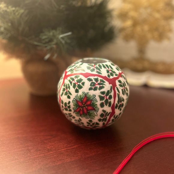 *NEVER USED* Vintage Ribbon Holly Poinsettia Glowing Christmas Candle - Picture 3 of 7